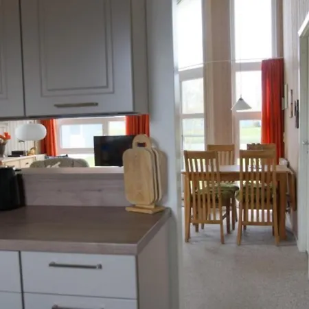 4 Personen Angler-ferienhaus Mit Privatem Bootsteg, Direkter Seelage, Kanu Und Sauna In Otterndorf